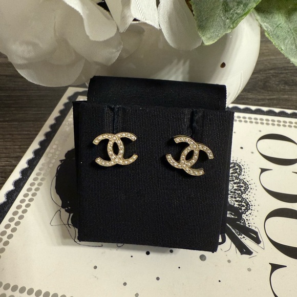 CHANEL Small Gold CC Faux Pearl Stud Earrings - Picture 6 of 8